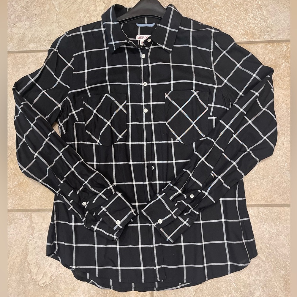 Mossimo black and white plaid button up